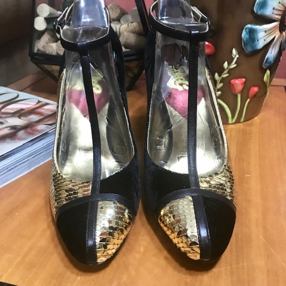 Dolce & Gabbana gold / black T Strap mary janes - Picture 2 of 8